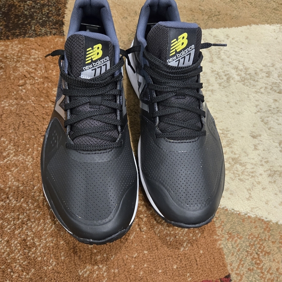 New Balance Men's Black Running Shoes - Picture 4 of 12